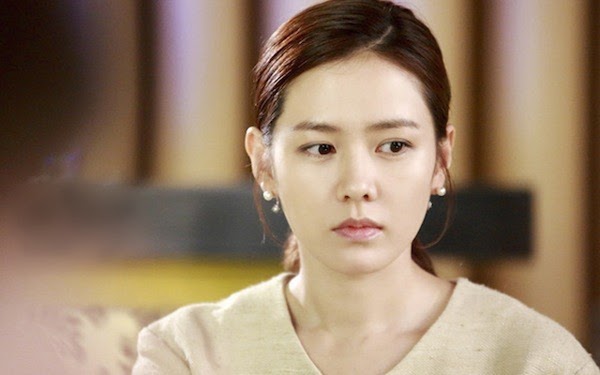 Rửa hết 5 mâm bát cỗ khai hạ vẫn bị chị chồng chê lười, tôi vươn vai nói câu này khiến chị tối sầm mặt-1