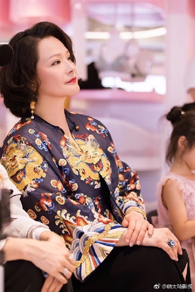 Vạn Thánh công chúa Tây du ký 1986: Đẹp như Tây Thi, trùm truyền thông, cuộc sống xa hoa giàu có-7