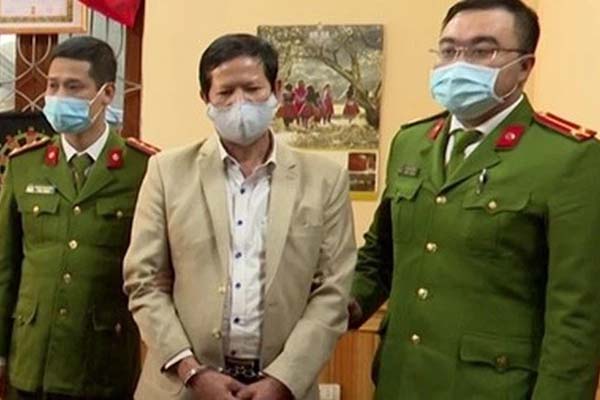 Xác minh, làm rõ việc người phụ nữ diện trang phục xuyên thấu chụp hình ở di tích lịch sử Cầu Chùa khiến dư luận bức xúc-7