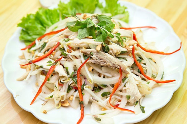 Cách nộm gà chua ngọt giòn ngon, chống ngán sau Tết-1