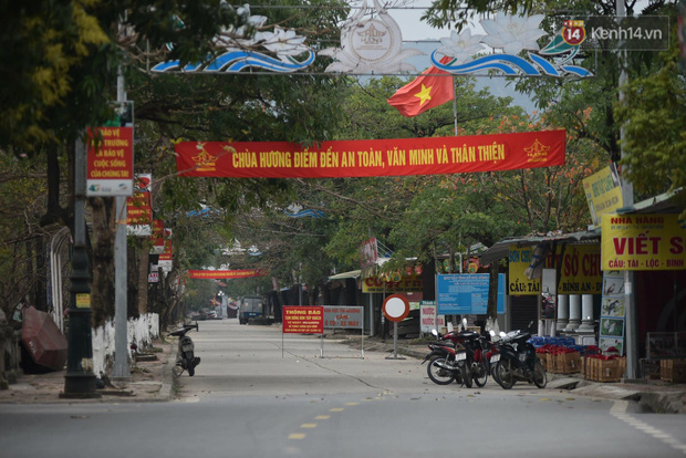Ảnh: Cảnh tượng vắng chưa từng có ở chùa Hương, huyện Mỹ Đức lập 9 chốt kiểm soát yêu cầu người dân quay xe”-7