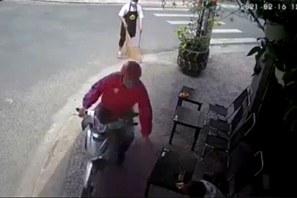 Giật hụt điện thoại ở TP.HCM-1