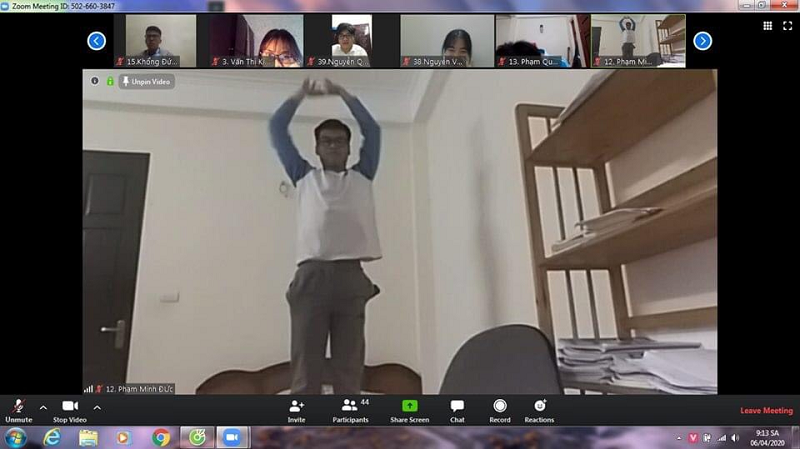 Muôn kiểu học thể dục online của học sinh: hết gửi ảnh động tác, chụp ảnh dìm bạn lại xin kiến tập-2