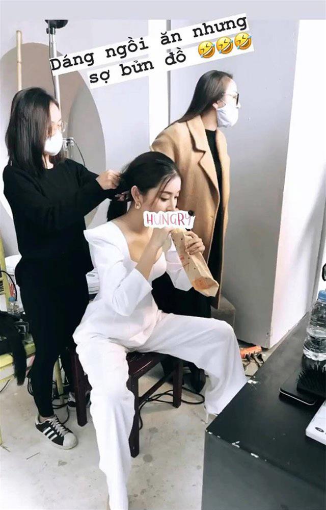 Ngọc Trinh đánh lừa fan không cao tay bằng HHen Niê chữa cháy váy áo-2