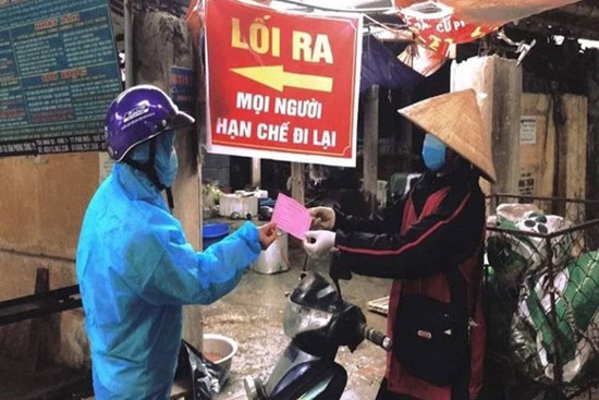 Video: Người dân TP Chí Linh đi chợ bằng phiếu chẵn, lẻ
