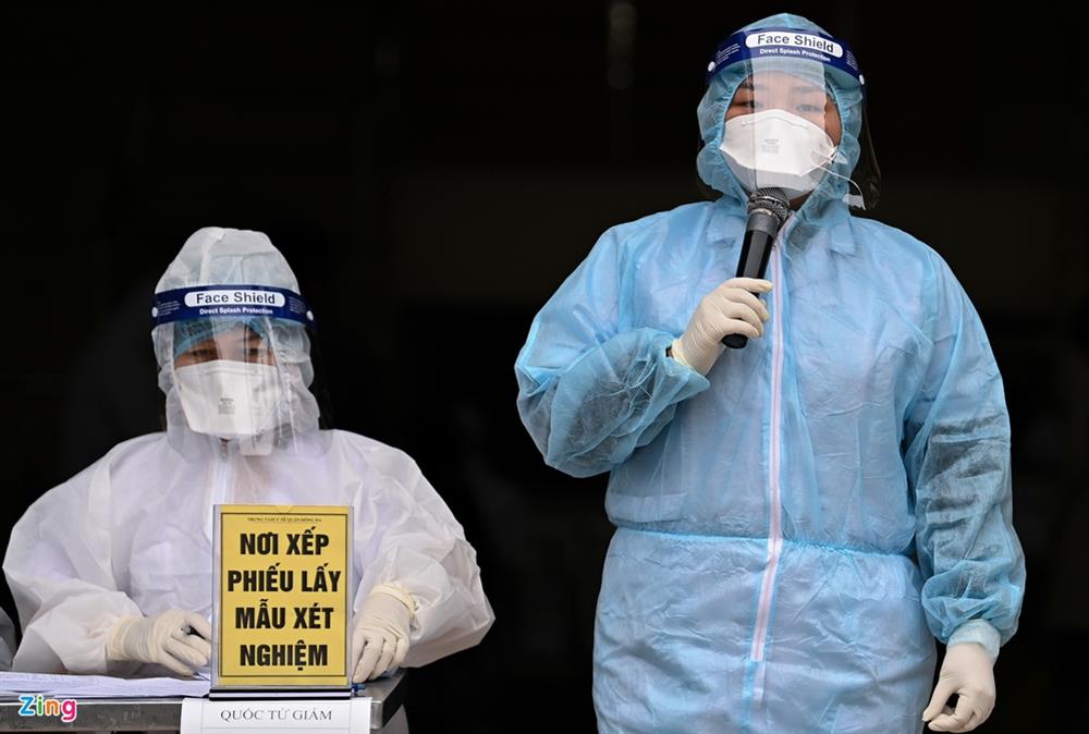 Hà Nội lấy hàng nghìn mẫu xét nghiệm cho người trở về từ vùng dịch-4