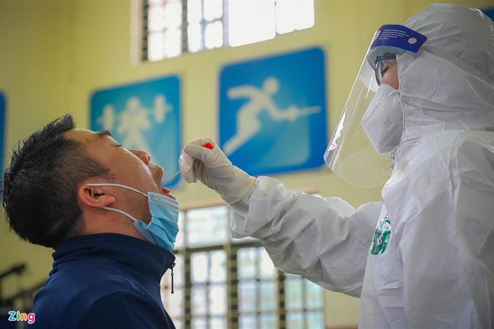 Hà Nội lấy hàng nghìn mẫu xét nghiệm cho người trở về từ vùng dịch-7