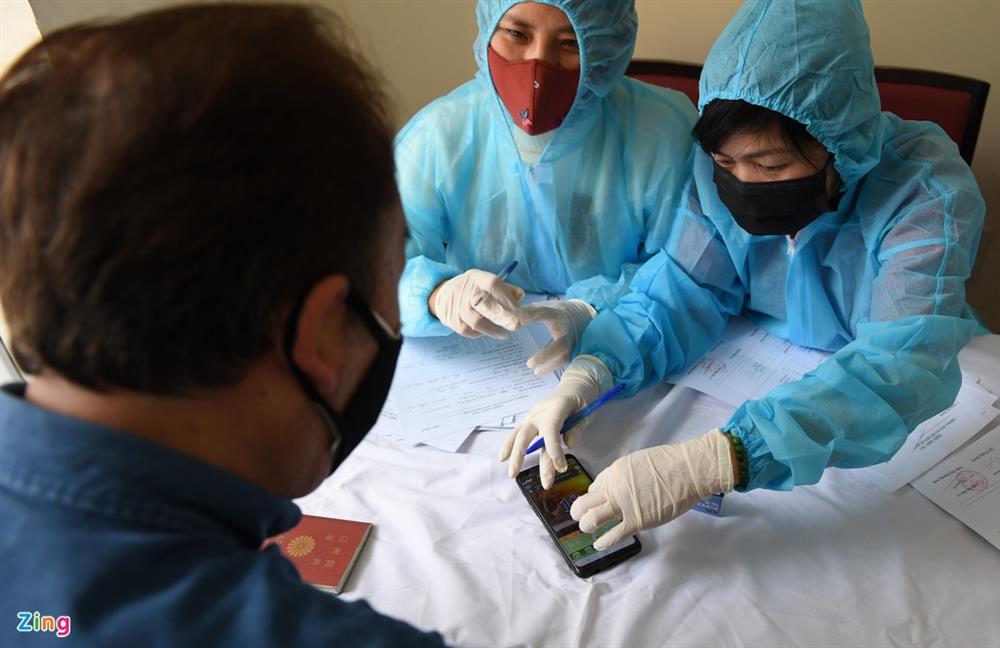 Hà Nội lấy hàng nghìn mẫu xét nghiệm cho người trở về từ vùng dịch-13