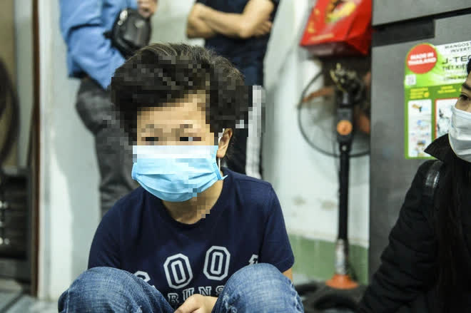 Hà Nội: CA điều tra nghi án bé gái 12 tuổi bị mẹ đẻ trói tay, chân đánh bầm tím khắp cơ thể-3