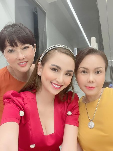 Hoa hậu Diễm Hương khoe cơ ngơi khủng của danh hài Việt Hương-1