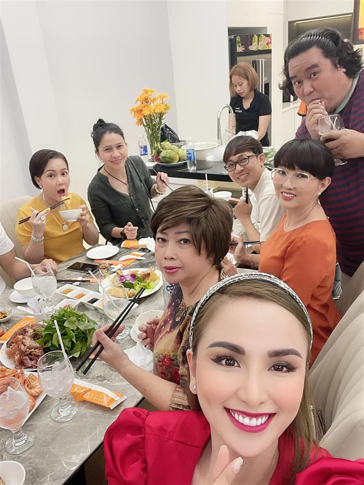 Hoa hậu Diễm Hương khoe cơ ngơi khủng của danh hài Việt Hương-9