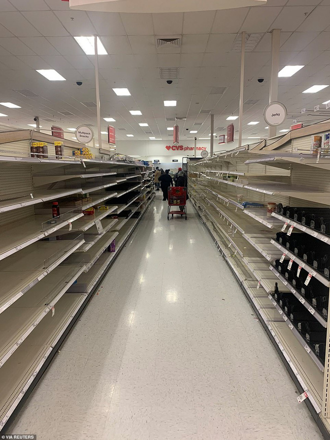 Chưa hết nỗi khổ vạn vật hóa đá, người dân Texas lại khốn đốn vì mất nước và lương thực cạn kiệt, nhìn loạt ảnh mới thấy cùng cực thế nào-6