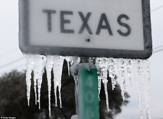 Chưa hết nỗi khổ vạn vật hóa đá, người dân Texas lại khốn đốn vì mất nước và lương thực cạn kiệt, nhìn loạt ảnh mới thấy cùng cực thế nào-2