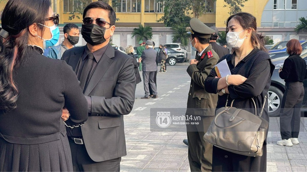 Tang lễ cố NSND Hoàng Dũng: NS Xuân Bắc - Huỳnh Anh cùng nhiều đồng nghiệp đến viếng, linh cữu được đưa đi an táng-20