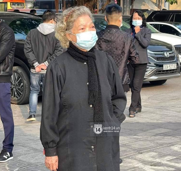 Tang lễ cố NSND Hoàng Dũng: NS Xuân Bắc - Huỳnh Anh cùng nhiều đồng nghiệp đến viếng, linh cữu được đưa đi an táng-21