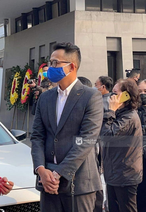 Tang lễ cố NSND Hoàng Dũng: NS Xuân Bắc - Huỳnh Anh cùng nhiều đồng nghiệp đến viếng, linh cữu được đưa đi an táng-22
