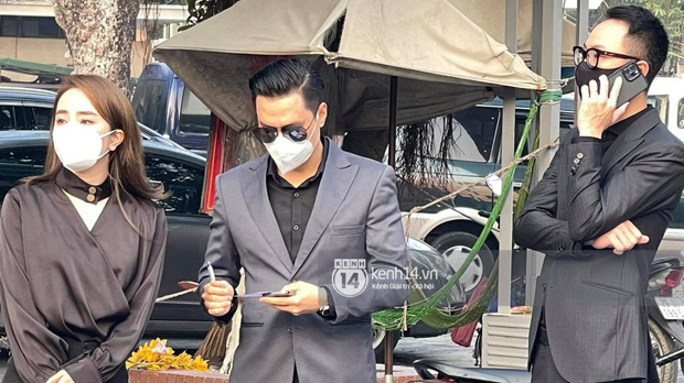 Tang lễ cố NSND Hoàng Dũng: NS Xuân Bắc - Huỳnh Anh cùng nhiều đồng nghiệp đến viếng, linh cữu được đưa đi an táng-24