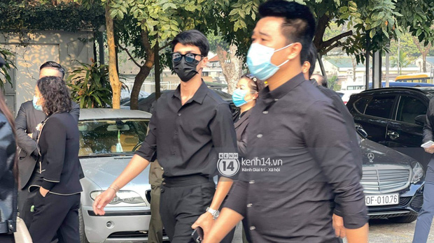 Tang lễ cố NSND Hoàng Dũng: NS Xuân Bắc - Huỳnh Anh cùng nhiều đồng nghiệp đến viếng, linh cữu được đưa đi an táng-11