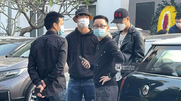 Tang lễ cố NSND Hoàng Dũng: NS Xuân Bắc - Huỳnh Anh cùng nhiều đồng nghiệp đến viếng, linh cữu được đưa đi an táng-17