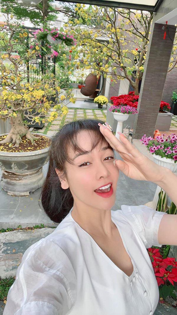 Bên trong biệt thự 20 tỷ của Nhật Kim Anh, hoa trải từ ngõ vào nhà, cây hơn nửa tỷ-7