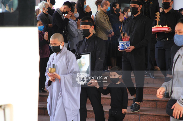 Tang lễ cố NSND Hoàng Dũng: NS Xuân Bắc - Huỳnh Anh cùng nhiều đồng nghiệp đến viếng, linh cữu được đưa đi an táng-2