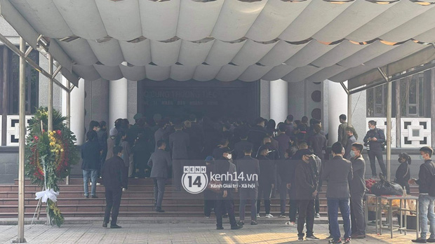 Tang lễ cố NSND Hoàng Dũng: NS Xuân Bắc - Huỳnh Anh cùng nhiều đồng nghiệp đến viếng, linh cữu được đưa đi an táng-9