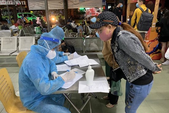 KHẨN: TP.HCM nâng mức cảnh giác cao nhất trong phòng chống dịch COVID-19 sau Tết Nguyên đán