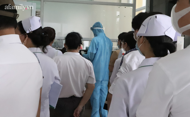 KHẨN: TP.HCM nâng mức cảnh giác cao nhất trong phòng chống dịch COVID-19 sau Tết Nguyên đán-1