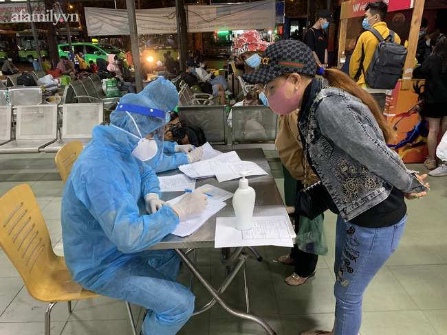 KHẨN: TP.HCM nâng mức cảnh giác cao nhất trong phòng chống dịch COVID-19 sau Tết Nguyên đán-2