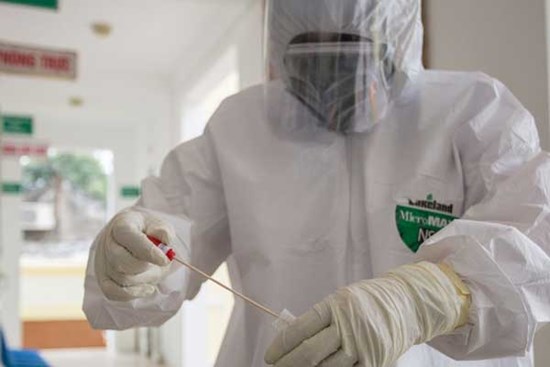 Một người tử vong tại khách sạn ở Tam Đảo, đang lấy mẫu xét nghiệm COVID-19