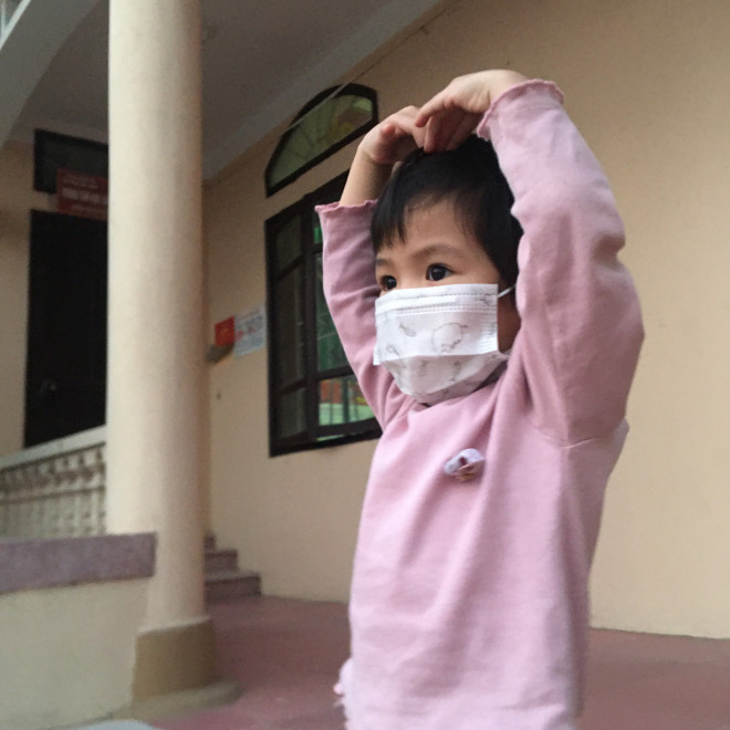 Cẩm Giàng: Nữ y tá cách con 30m trong tâm dịch, nghe tiếng con khóc xé ruột gan mà không thể chạm vào-7