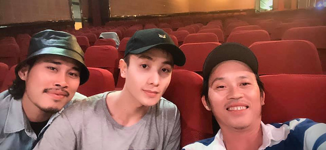 Trai đẹp lọt vào mắt xanh dân mạng khi ăn cơm ké” nhà danh hài Hoài Linh, info được tìm ra trong phút mốt-8