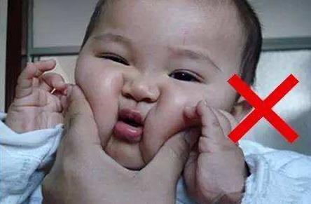 Hạnh phúc vô vàn khi được làm bố mẹ nhưng tuyệt đối đừng lạm dụng điều này với trẻ nhỏ kẻo yêu thương lại hóa thành tội đồ”-1