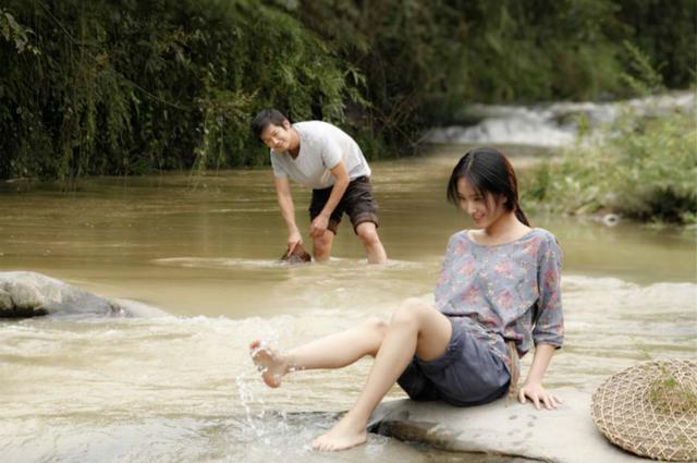 Sau 5 năm ly hôn, con dâu về quê thăm họ hàng, gặp mẹ chồng cũ bị sỉ nhục, cho đến khi người đàn ông này xuất hiện...-1