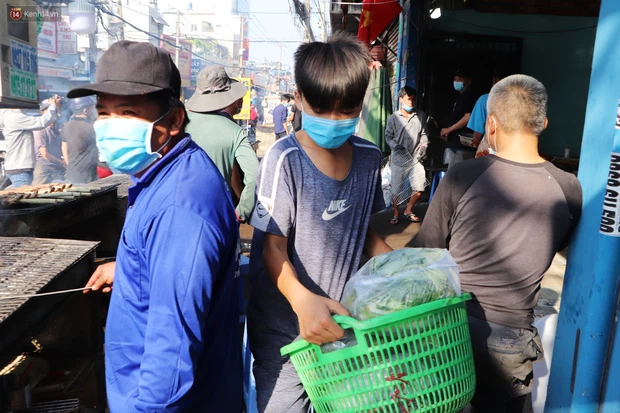 Phố cá lóc nướng đông nghẹt ngày vía Thần tài, nhiều gia đình hốt bạc khi bán sạch 2.000 con trong một buổi sáng-16