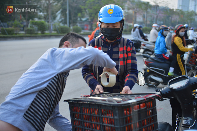 Chuyện người Hà Nội giải cứu hàng chục tấn nông sản: Hàng bán được, bà con Hải Dương mừng lắm-18