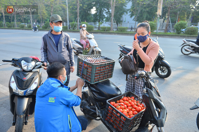 Chuyện người Hà Nội giải cứu hàng chục tấn nông sản: Hàng bán được, bà con Hải Dương mừng lắm-20