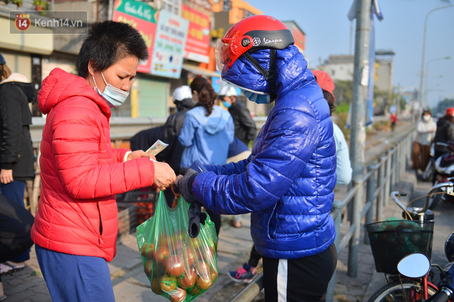 Chuyện người Hà Nội giải cứu hàng chục tấn nông sản: Hàng bán được, bà con Hải Dương mừng lắm-10