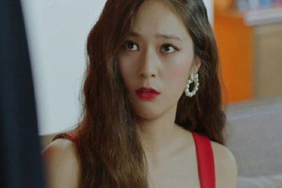 Lần đầu tiên nhìn thấy người yêu mặc váy ngắn, tôi ngớ người bởi những dấu vết ngang dọc trên hai chân cô ấy