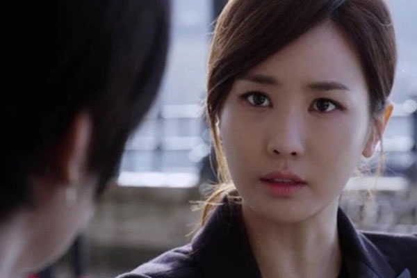 Bắt quả tang chồng được gái nhắn tin ỡm ờ, cô vợ có pha dằn mặt chất lượng khiến trà xanh cun cút xin lỗi-2