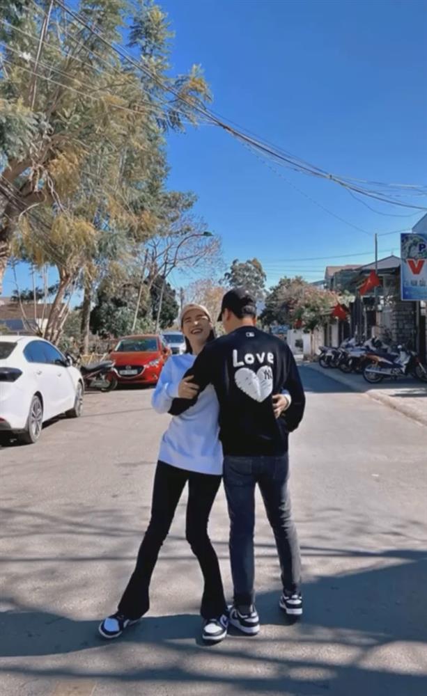 Nhã Phương phát cẩu lương”: Chồng đút từng miếng, hôn hít giữa phố, bảo sao Trường Giang nói Vợ tôi sướng nhất quận Phú Nhuận”-5