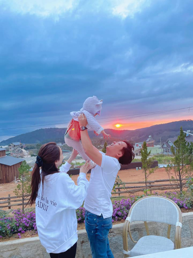 Nhã Phương phát cẩu lương”: Chồng đút từng miếng, hôn hít giữa phố, bảo sao Trường Giang nói Vợ tôi sướng nhất quận Phú Nhuận”-9