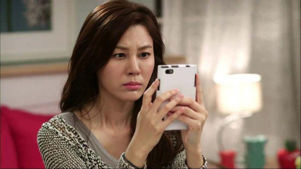 Được chồng tặng nhẫn vàng ngày Thần Tài, tôi sung sướng đăng Facebook khoe để rồi chết sững khi đọc bình luận-2