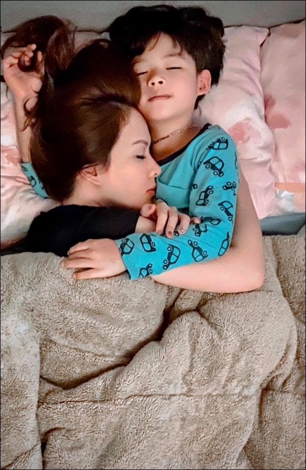 Đan Lê được hẳn trai kém 31 tuổi yêu, nói câu nào chết câu đó bảo sao các mẹ muốn lịm tim-1