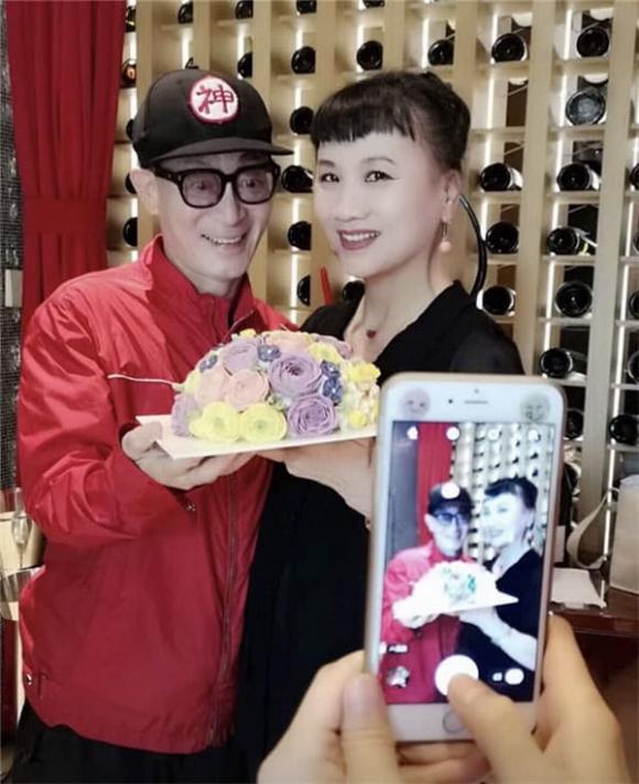 Con gái Lục Tiểu Linh Đồng gần 30 tuổi vẫn chưa lập gia đình, hình ảnh lộ ra mới thấy ai mà có gan dám cưới đây-4