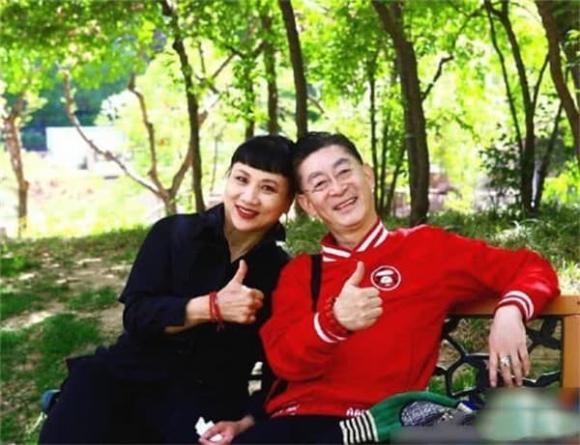 Con gái Lục Tiểu Linh Đồng gần 30 tuổi vẫn chưa lập gia đình, hình ảnh lộ ra mới thấy ai mà có gan dám cưới đây-8