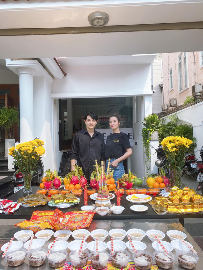Sao Việt ồ ạt khoe mâm cúng hoành tráng ngày vía Thần Tài-1