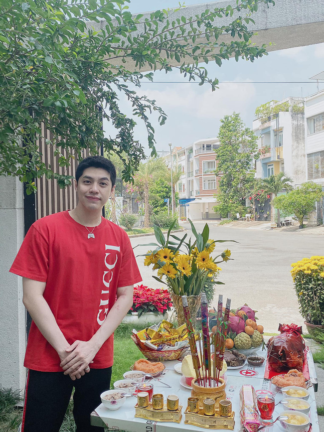 Sao Việt ồ ạt khoe mâm cúng hoành tráng ngày vía Thần Tài-4