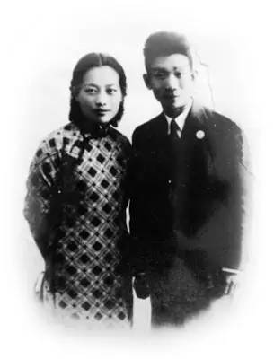 Mặc kệ vợ đau chuyển dạ, chồng kết hôn rùm beng với cô gái kém 12 tuổi, đến ngày gặp quả báo ân hận quay về lại được vợ vả mặt 8 chữ sâu cay-5