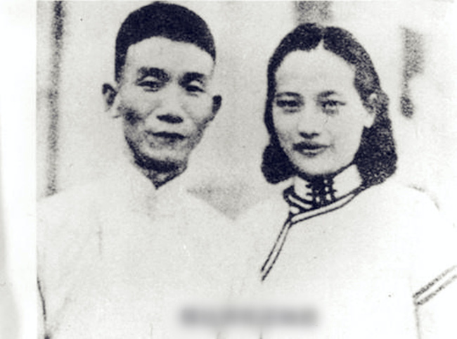 Mặc kệ vợ đau chuyển dạ, chồng kết hôn rùm beng với cô gái kém 12 tuổi, đến ngày gặp quả báo ân hận quay về lại được vợ vả mặt 8 chữ sâu cay-6